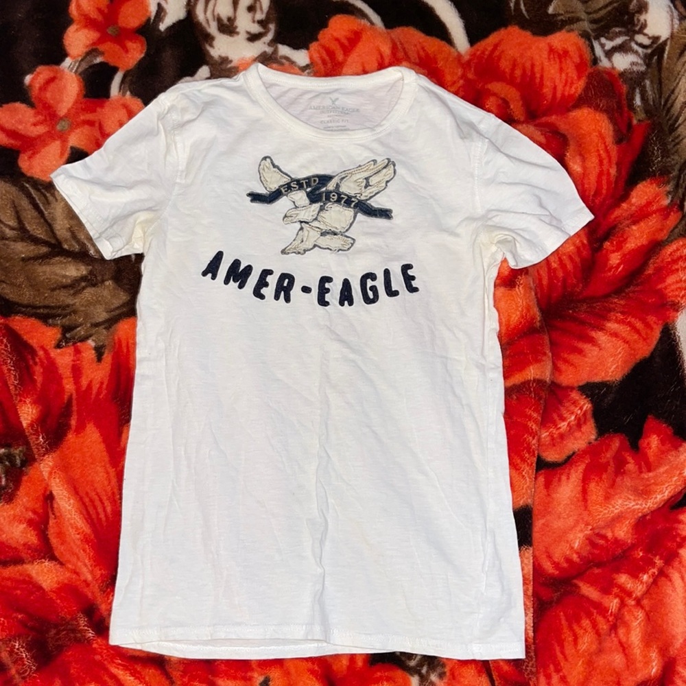 American eagle outfitters “white “ tee (XS)